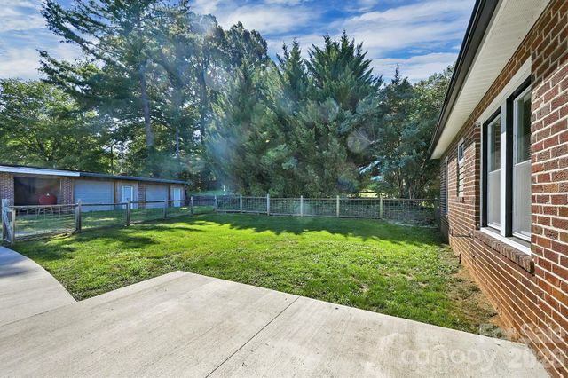 10 Enka Oak Street, Candler, NC 28715