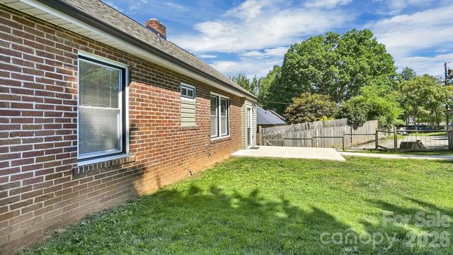 10 Enka Oak Street, Candler, NC 28715