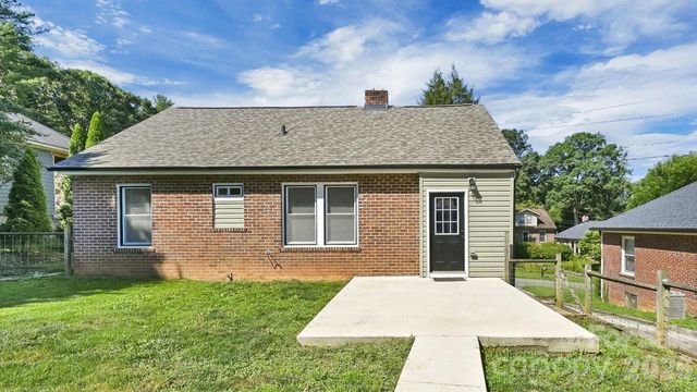10 Enka Oak Street, Candler, NC 28715
