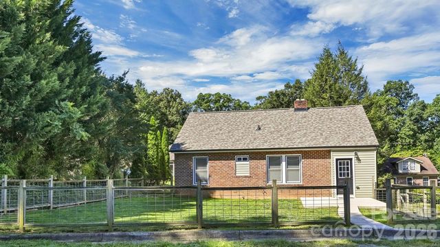 10 Enka Oak Street, Candler, NC 28715