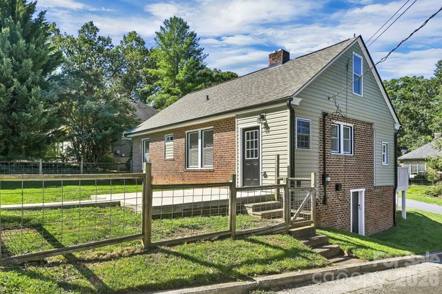 10 Enka Oak Street, Candler, NC 28715
