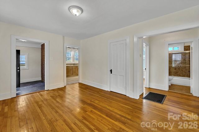 10 Enka Oak Street, Candler, NC 28715