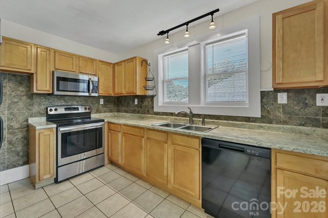 10 Enka Oak Street, Candler, NC 28715