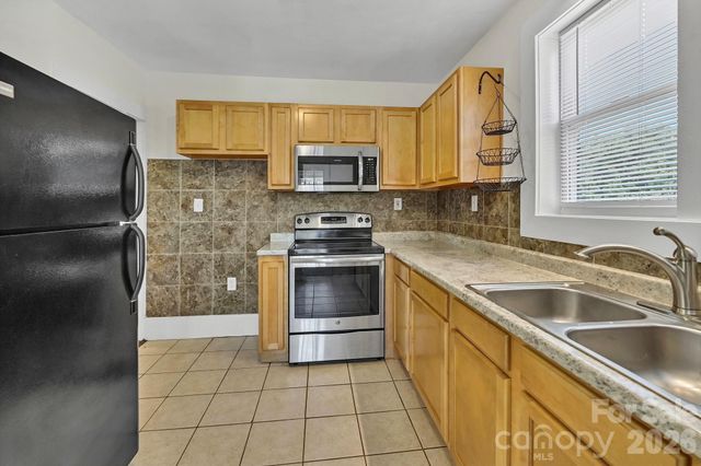 10 Enka Oak Street, Candler, NC 28715