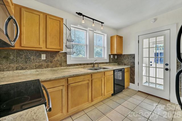 10 Enka Oak Street, Candler, NC 28715