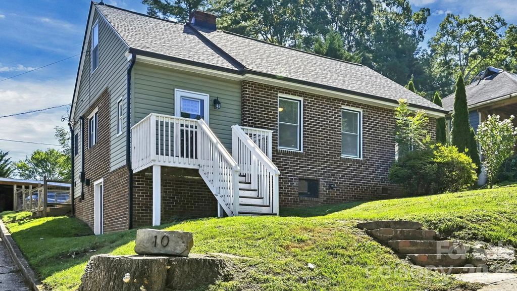 10 Enka Oak Street, Candler, NC 28715