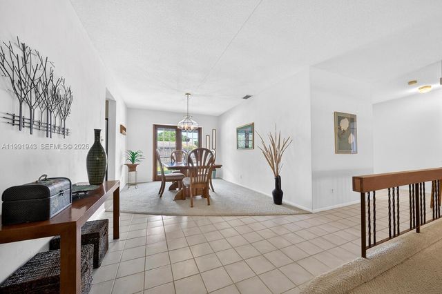 7241 NW 10th Pl, Plantation, FL 33313