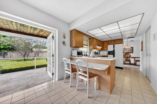 7241 NW 10th Pl, Plantation, FL 33313