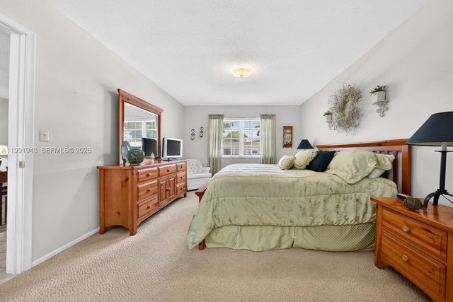 7241 NW 10th Pl, Plantation, FL 33313