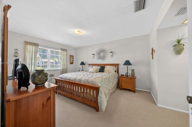 7241 NW 10th Pl, Plantation, FL 33313