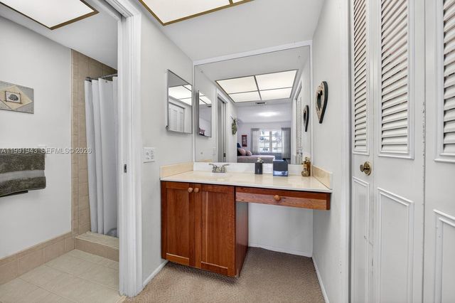 7241 NW 10th Pl, Plantation, FL 33313