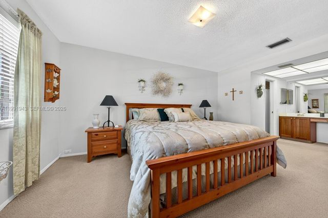 7241 NW 10th Pl, Plantation, FL 33313