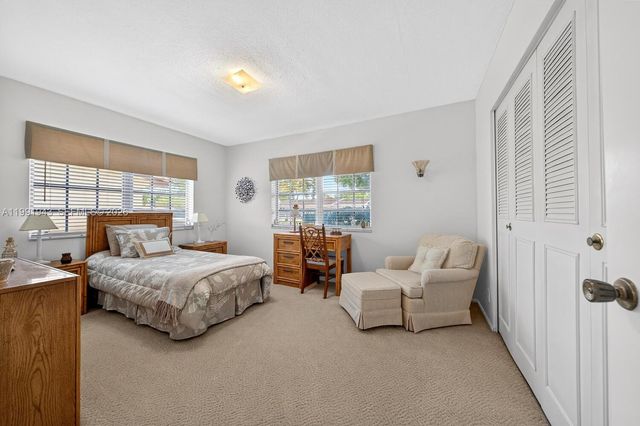 7241 NW 10th Pl, Plantation, FL 33313