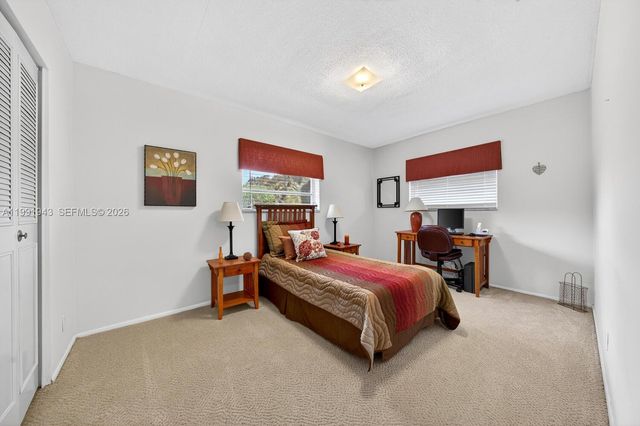 7241 NW 10th Pl, Plantation, FL 33313