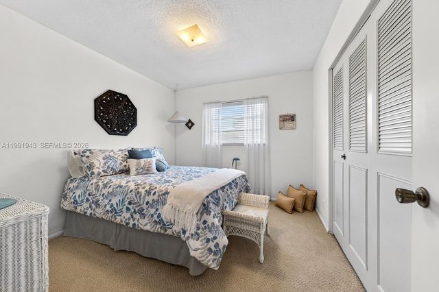 7241 NW 10th Pl, Plantation, FL 33313