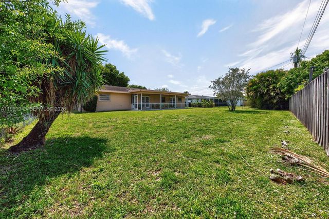 7241 NW 10th Pl, Plantation, FL 33313