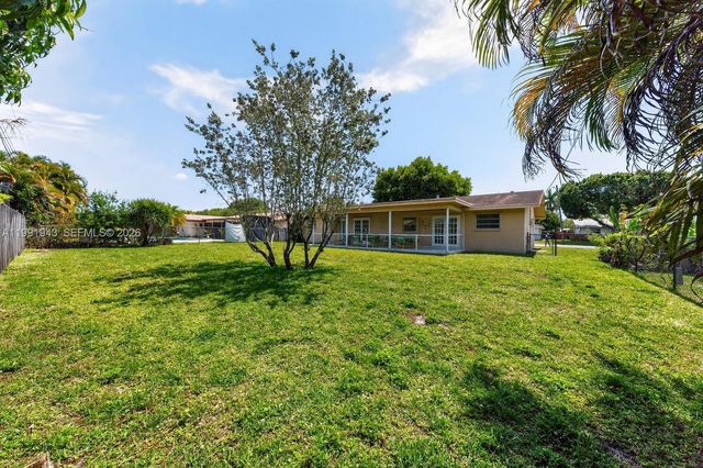 7241 NW 10th Pl, Plantation, FL 33313