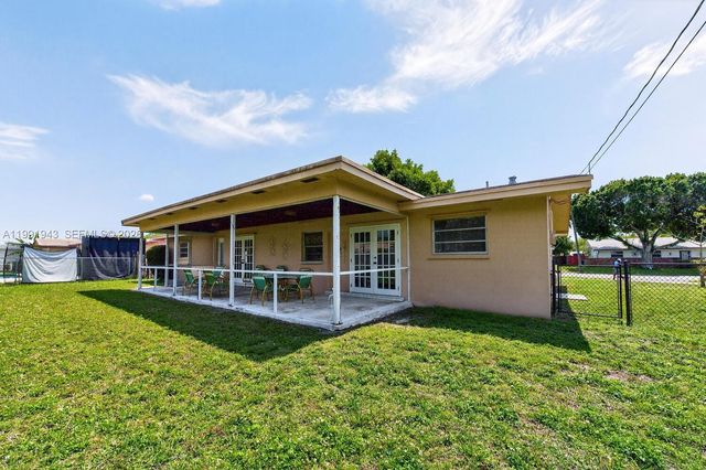 7241 NW 10th Pl, Plantation, FL 33313