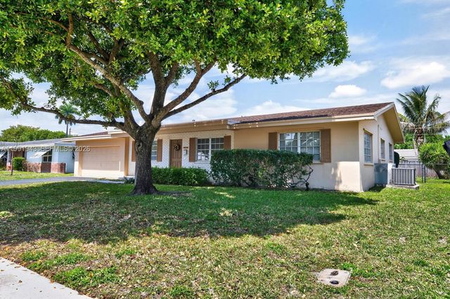 7241 NW 10th Pl, Plantation, FL 33313
