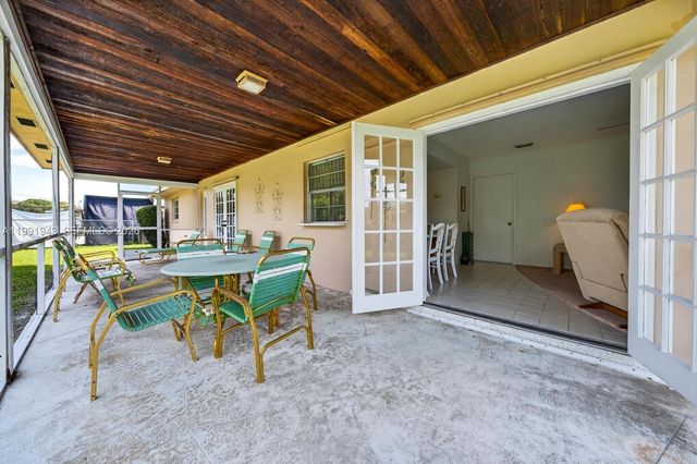 7241 NW 10th Pl, Plantation, FL 33313