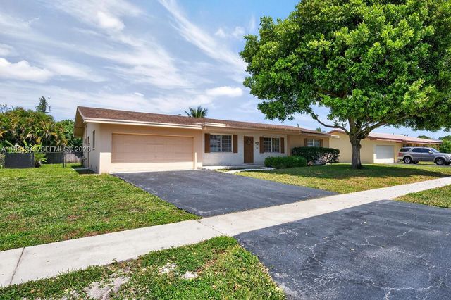 7241 NW 10th Pl, Plantation, FL 33313