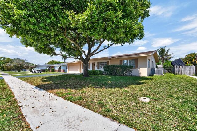 7241 NW 10th Pl, Plantation, FL 33313