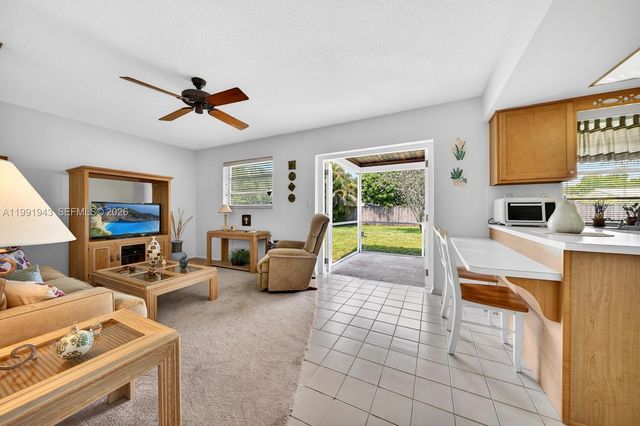 7241 NW 10th Pl, Plantation, FL 33313