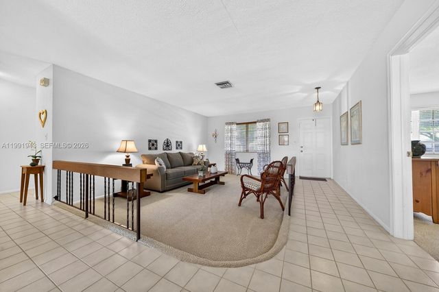 7241 NW 10th Pl, Plantation, FL 33313