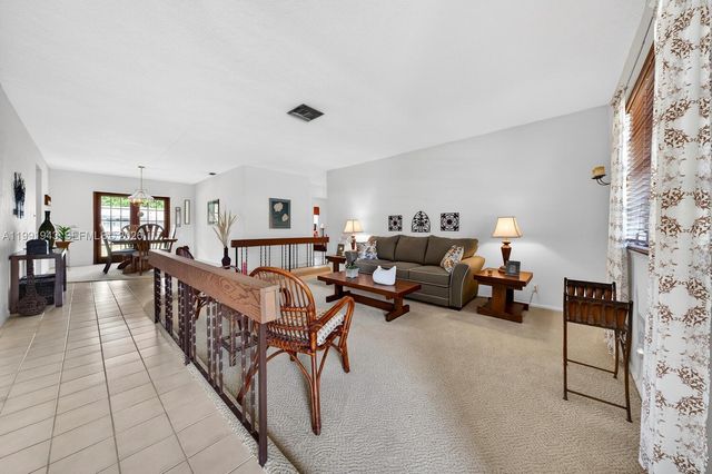 7241 NW 10th Pl, Plantation, FL 33313