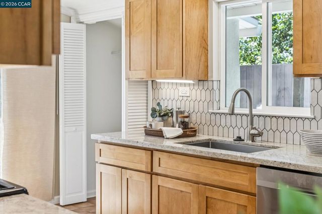 2342 Gehringer Dr, Concord, CA 94520