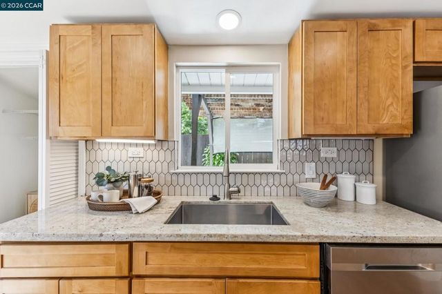 2342 Gehringer Dr, Concord, CA 94520