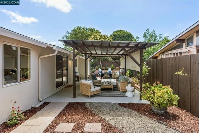2342 Gehringer Dr, Concord, CA 94520