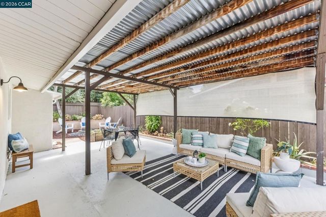 2342 Gehringer Dr, Concord, CA 94520