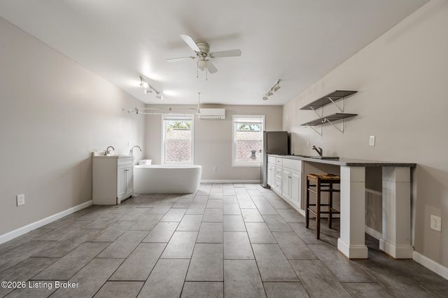 2615 2 Mile Ln, New Albany, IN 47150