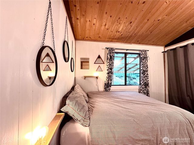 0 Chinook Way, Center Island, WA 98221