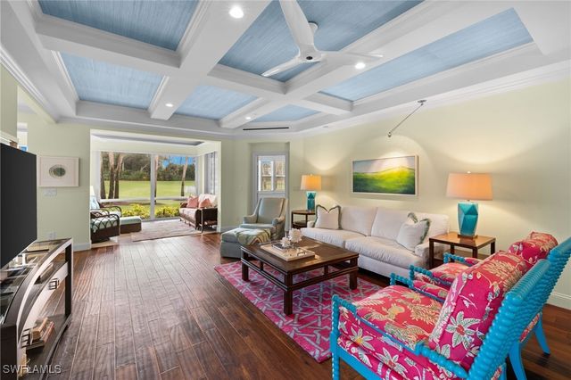 2120 Aberdeen LN 101, Naples, FL 34109