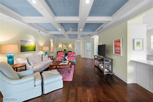 2120 Aberdeen LN 101, Naples, FL 34109