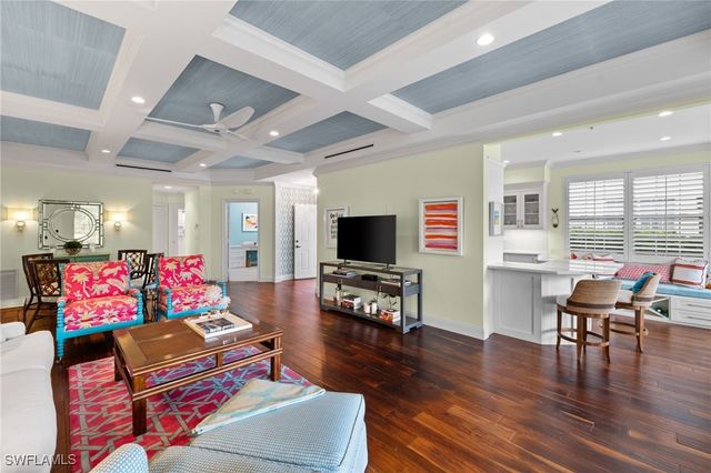 2120 Aberdeen LN 101, Naples, FL 34109