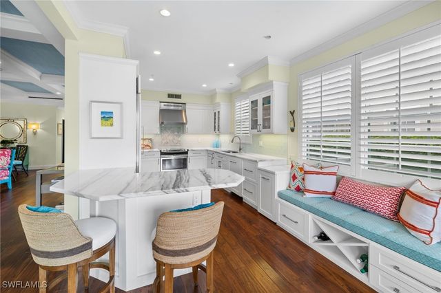 2120 Aberdeen LN 101, Naples, FL 34109