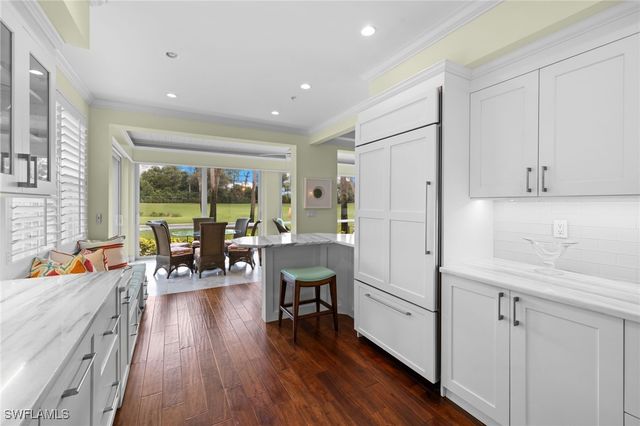 2120 Aberdeen LN 101, Naples, FL 34109