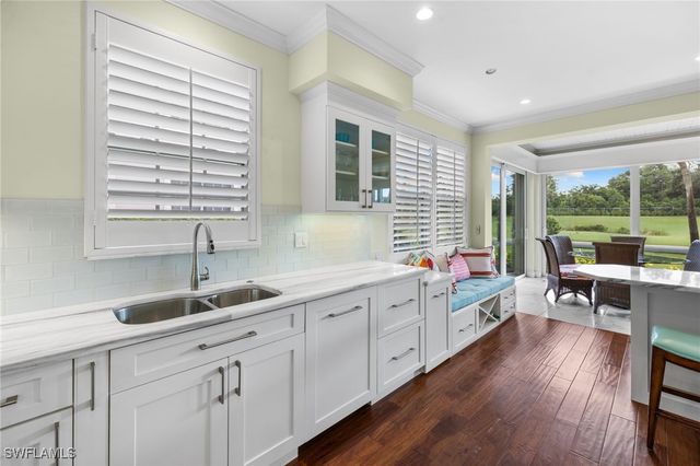 2120 Aberdeen LN 101, Naples, FL 34109