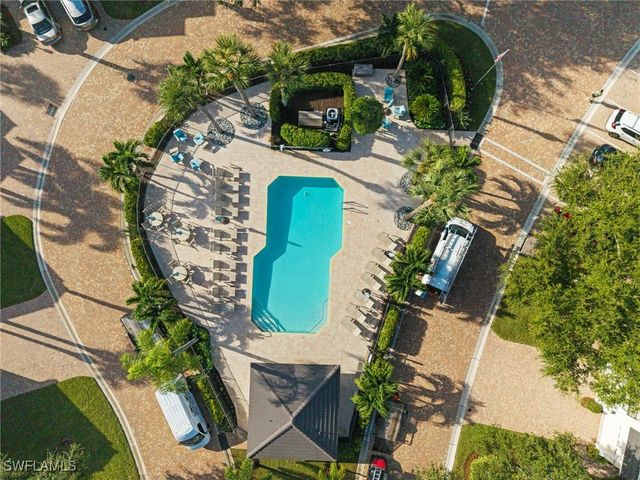 2120 Aberdeen LN 101, Naples, FL 34109