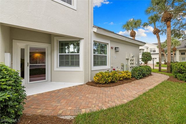 2120 Aberdeen LN 101, Naples, FL 34109