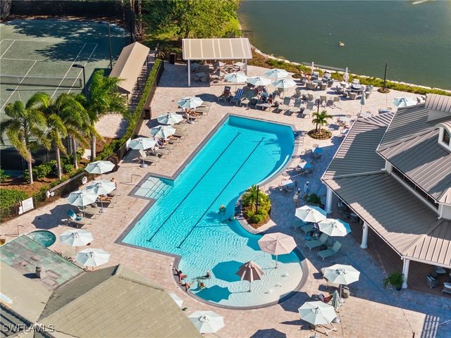 2120 Aberdeen LN 101, Naples, FL 34109