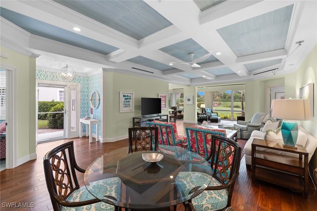 2120 Aberdeen LN 101, Naples, FL 34109