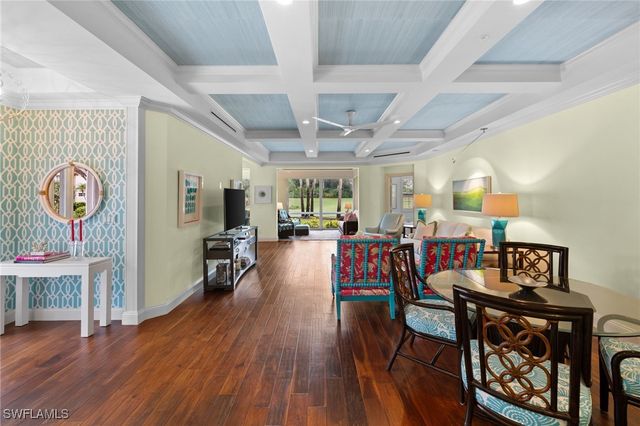 2120 Aberdeen LN 101, Naples, FL 34109