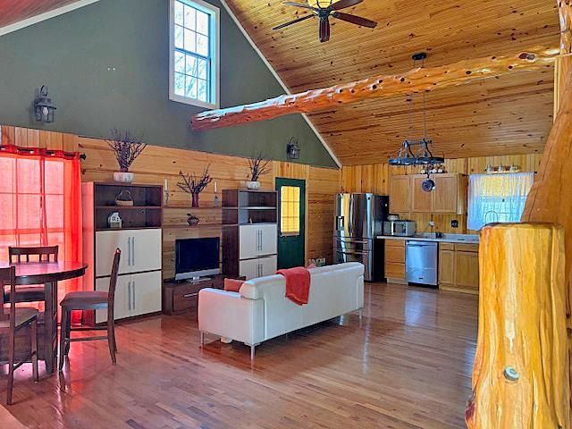 80 TOWBOAT LN, Adamsville, TN 38310