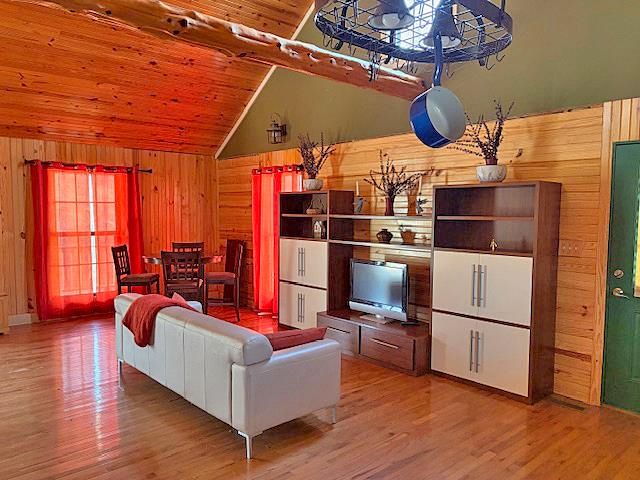 80 TOWBOAT LN, Adamsville, TN 38310