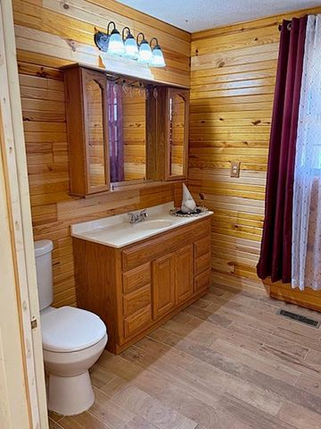 80 TOWBOAT LN, Adamsville, TN 38310