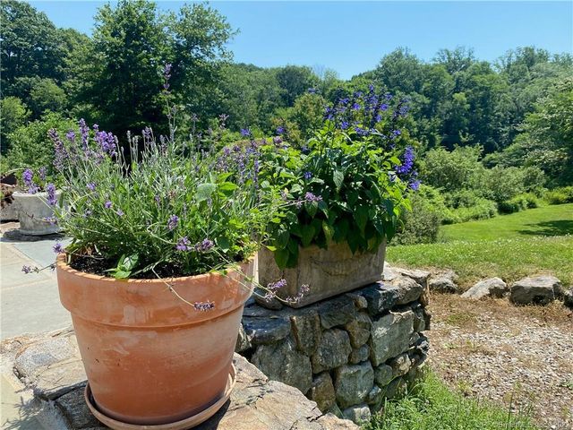 32 Steep Hill Road, Weston, CT 06883